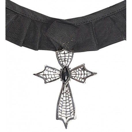 Collier de croix gothique avec pierre noire